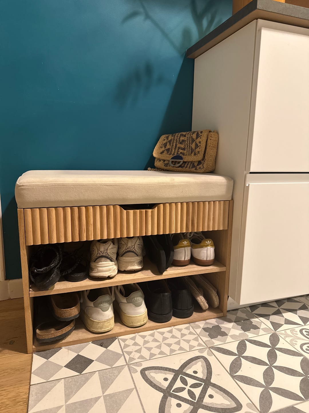 Customer photo review of KUBO - Meuble à chaussures avec coffre en bois et velours beige