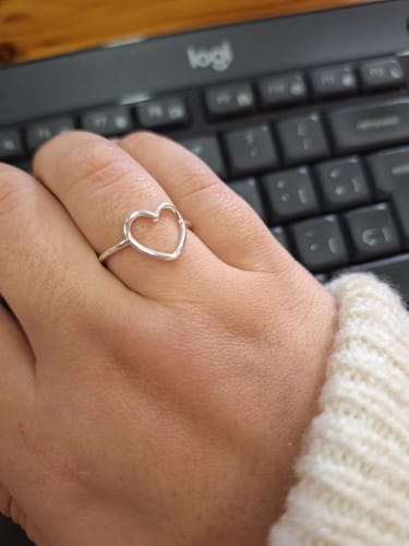 Customer photo review of Anillo Minimalist Heart