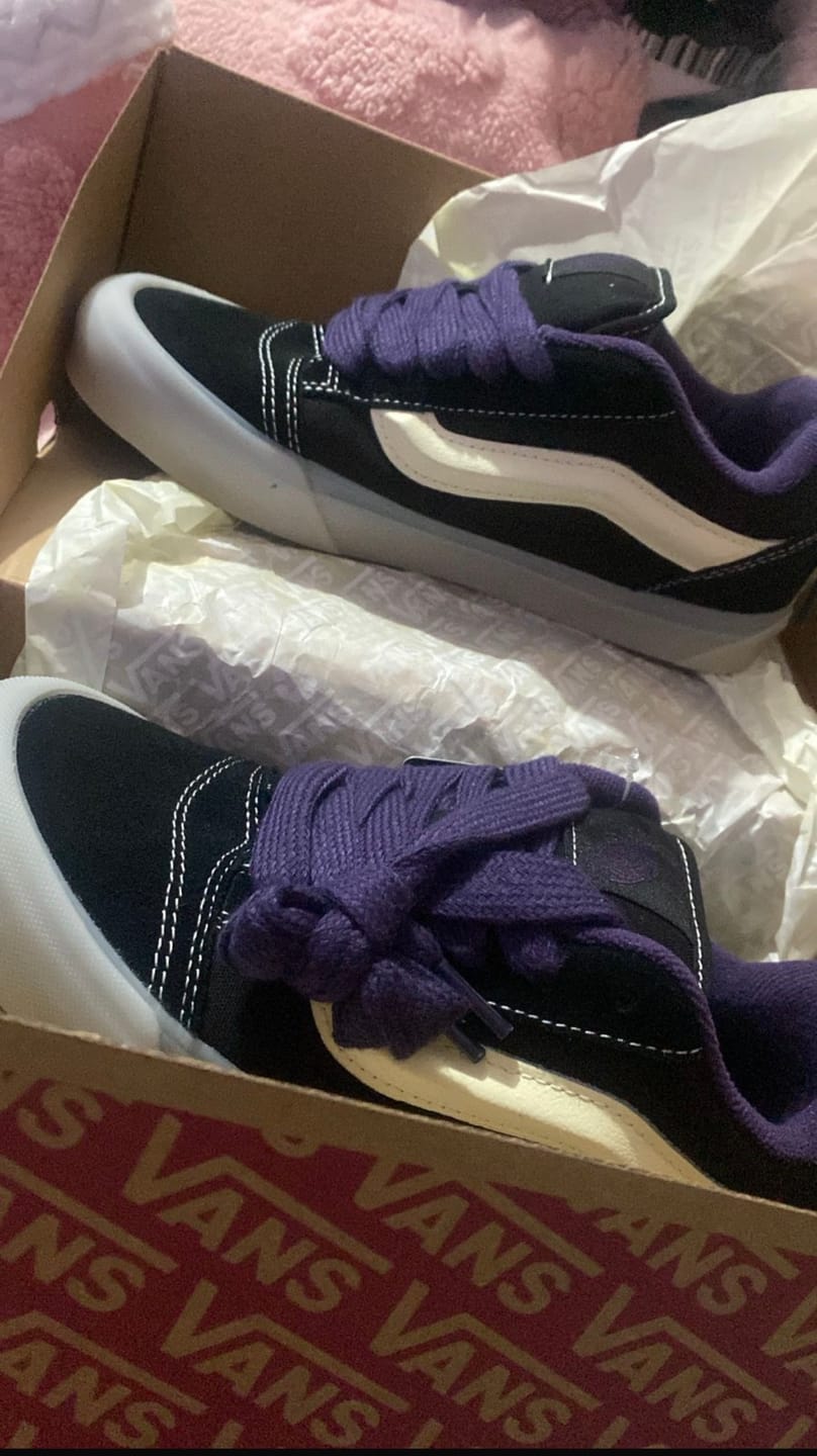 Customer photo review of Zapatilla Vans Knu Skool Mujer Negro - Morado