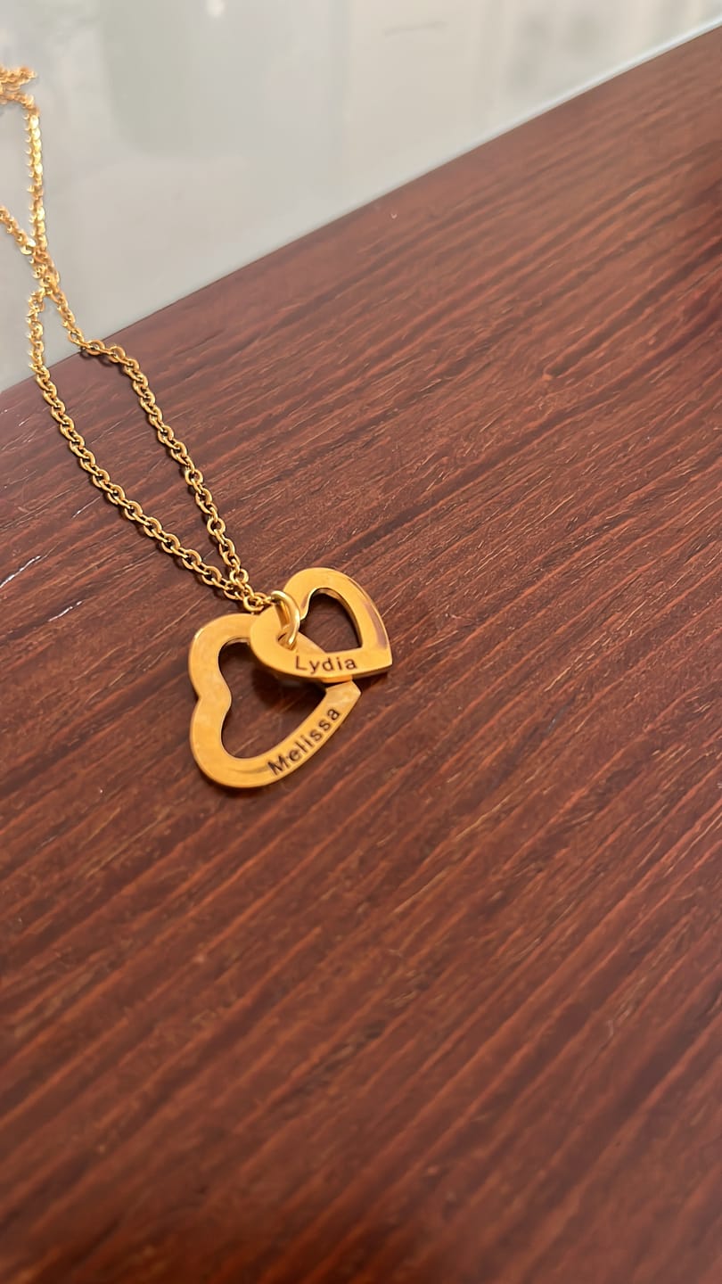 Customer photo review of Collar con Corazones Personalizados