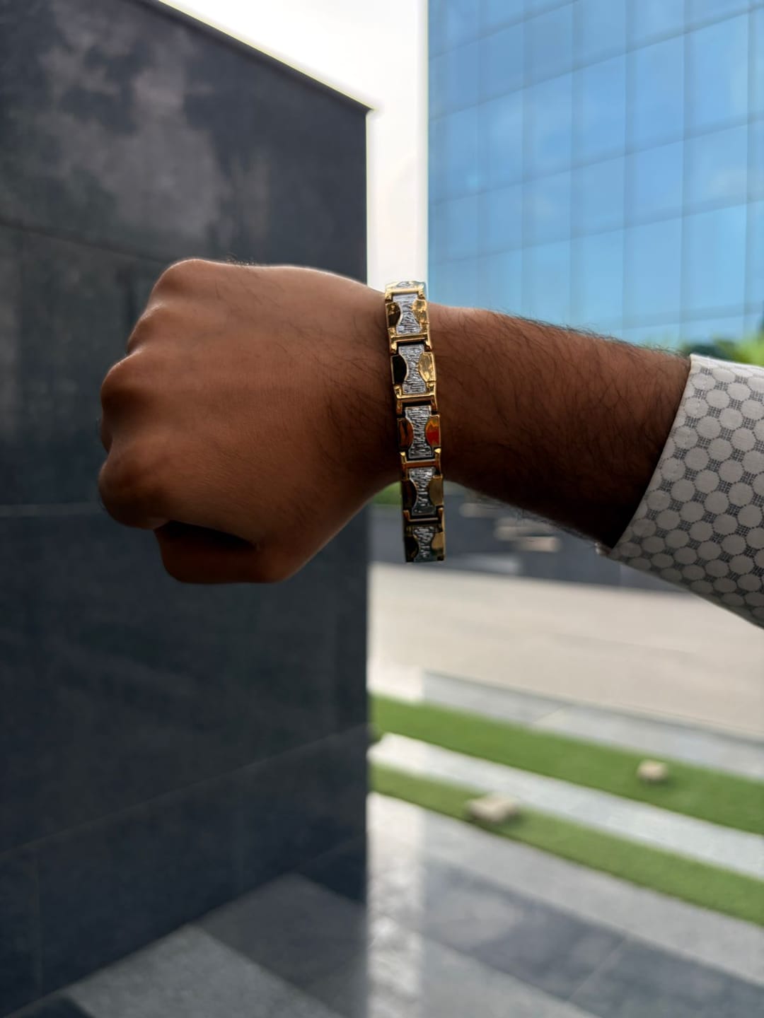 Customer photo review of 18K Gold Plated Anti Tarnish Waterproof Panel Bracelet