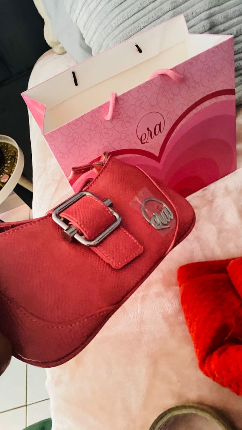 Customer photo review of Pink Lily Shoulder Bag