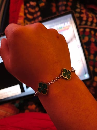 Customer photo review of Pulsera Green Clover
