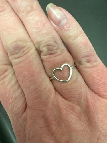 Customer photo review of Anillo Minimalist Heart