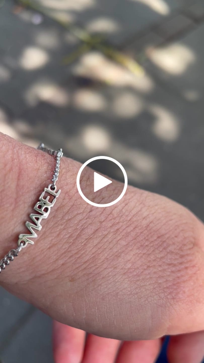 Customer video review of Gepersonaliseerde armband met naam
