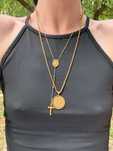 Customer photo review of Collar Virgen María Milagrosa