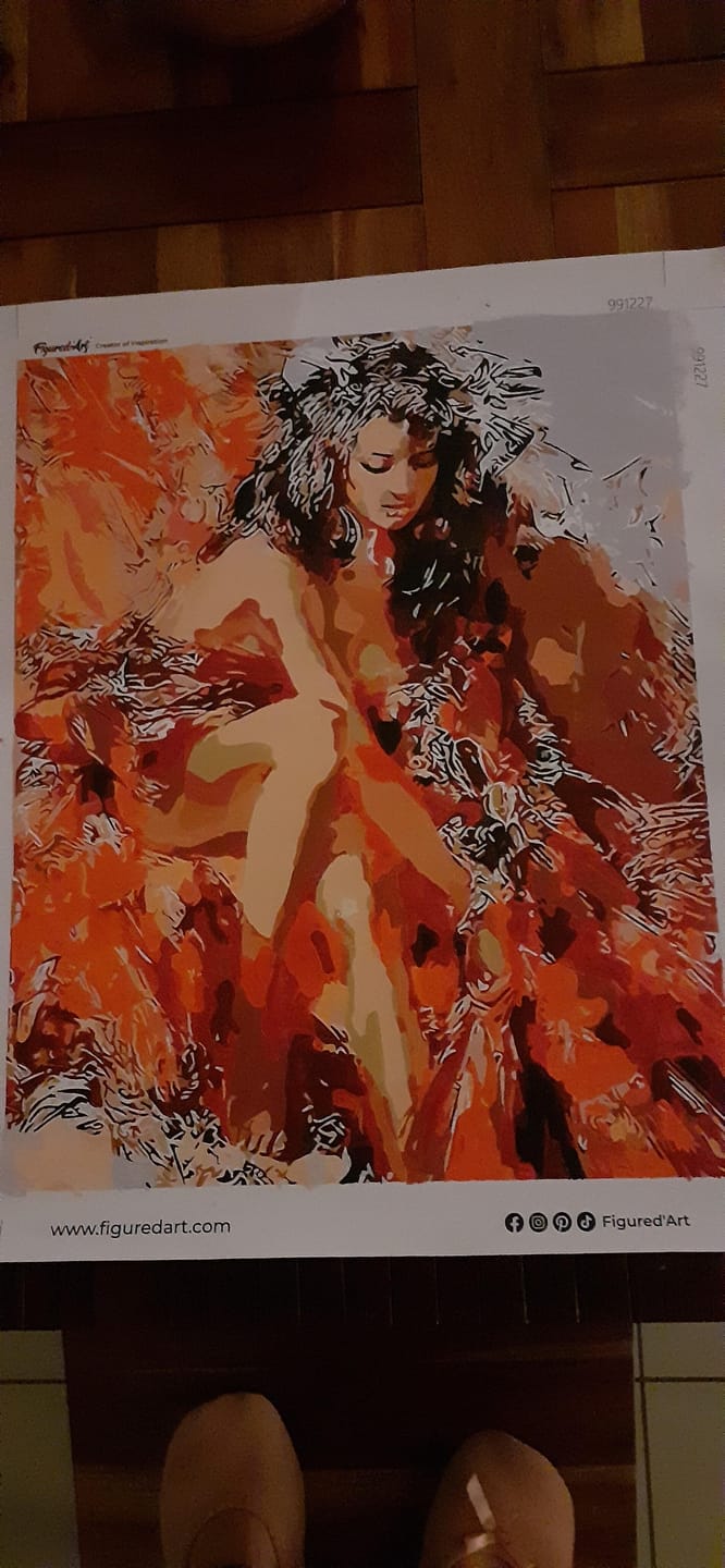 Customer photo review of Femme stylée en rouge