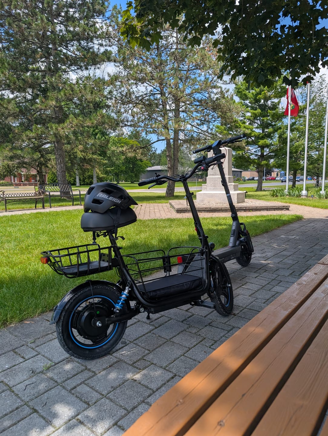 Customer photo review of Gyroor C1Plus Folding Electric Scooter with Seat-650W Motor(Peak 1000W),Top Speed 18.6MPH, Large Storage