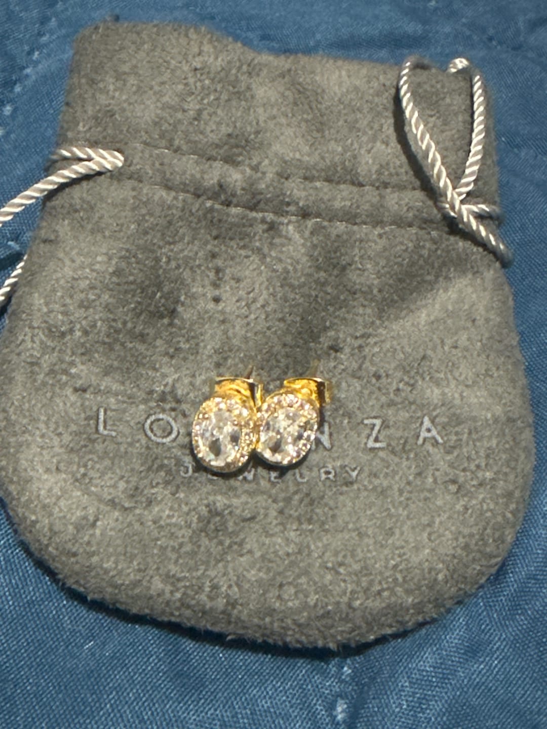 Customer photo review of Par Arete Ovalado Con Contorno Zirconias