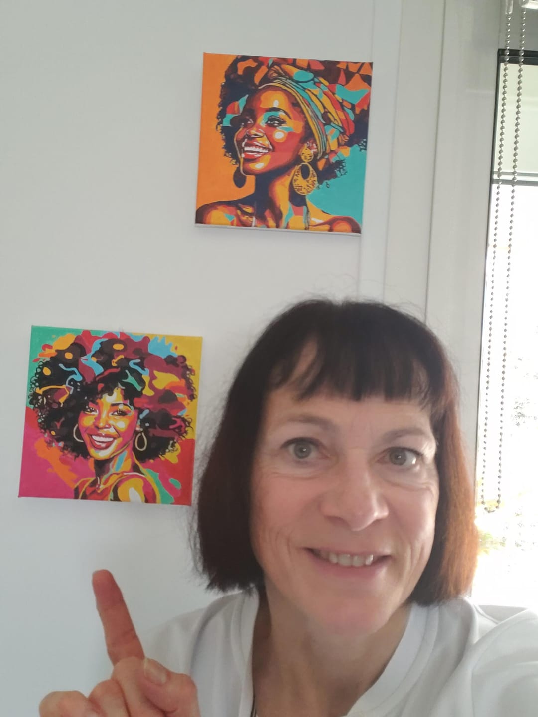 Customer photo review of Mini Peinture par Numéros 20x20cm avec cadre Femme Afro Pop Art