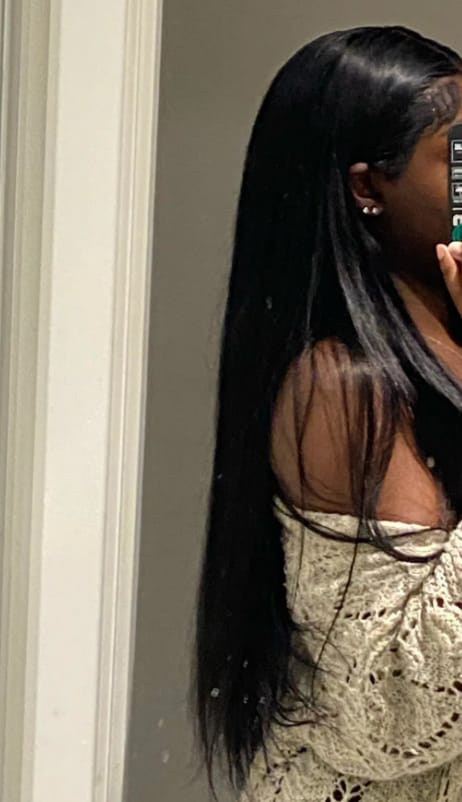 Customer photo review of Wavymy Wear Go Glueless Lace Wigs Pre-cut HD Lace Wigs Human Hair Pre-plucked Natural Hairline 180% Density
