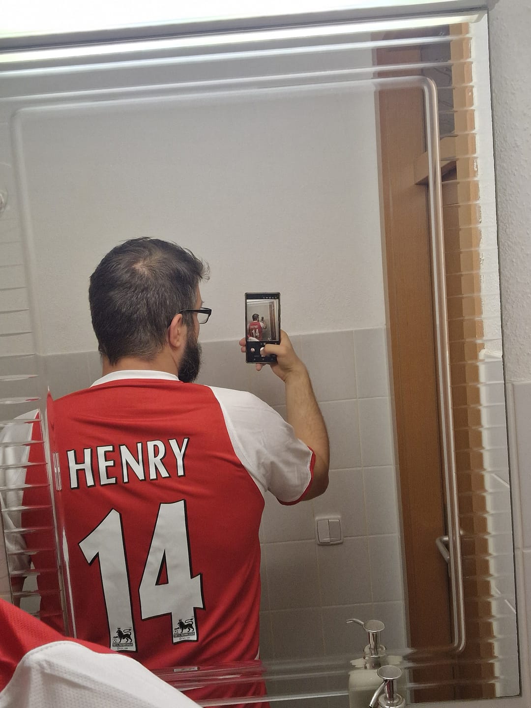Customer photo review of Thierry Henry 14 - Arsenal o2 2002/03 Home Retro Kit Jersey Trikot Maillot Soccer
