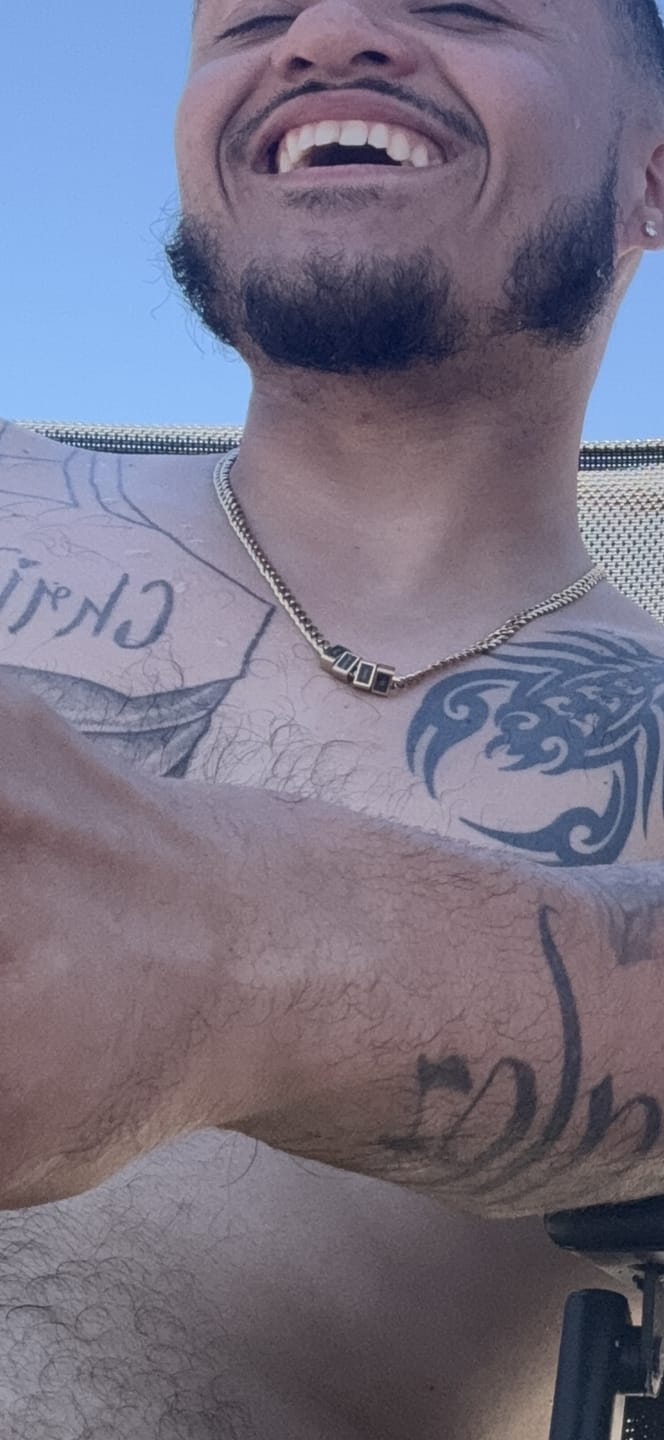 Customer photo review of Dylan Necklace Gift Set – Gold