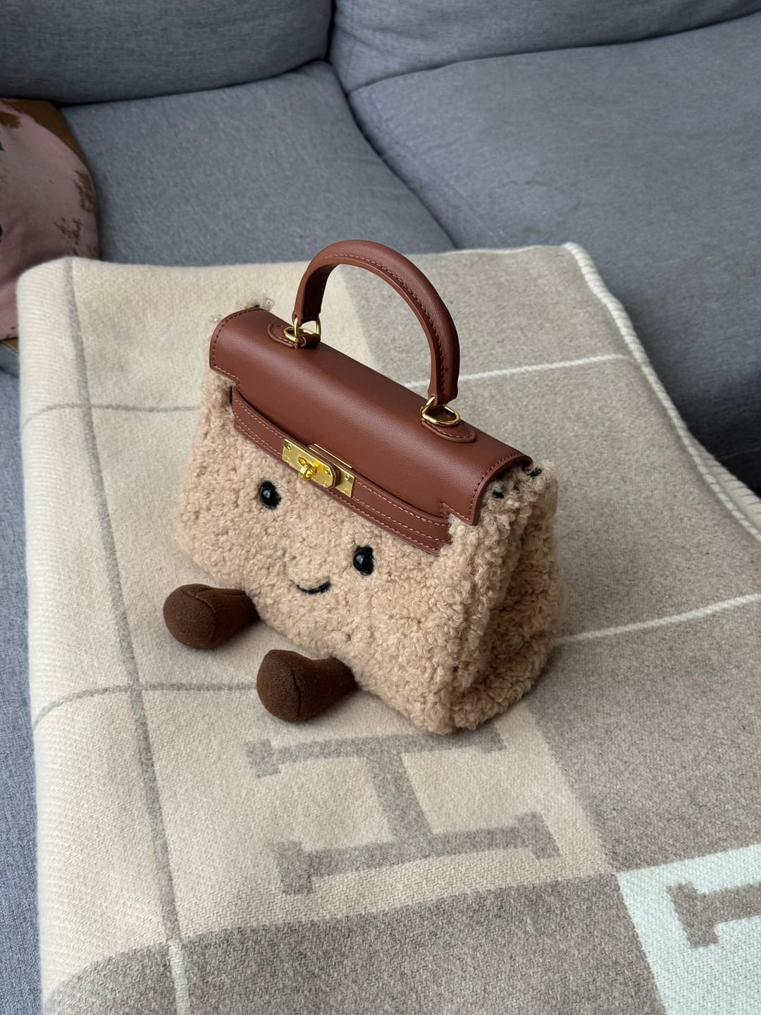 Customer photo review of Carrier Mallow - תיק יד רך