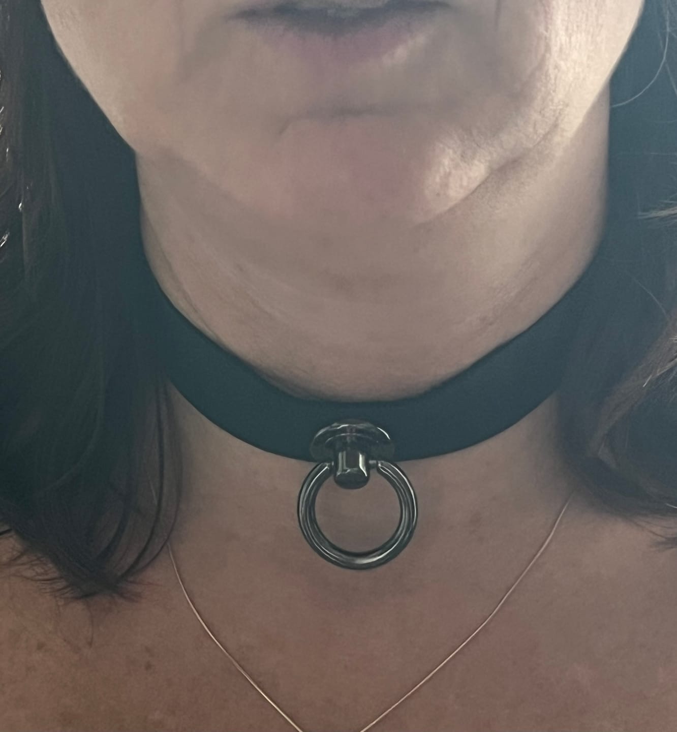 Customer photo review of SiaLinda: Halsband Elchleder aus Finnland, schwarz, pur oder mit O-Ring nach Wahl