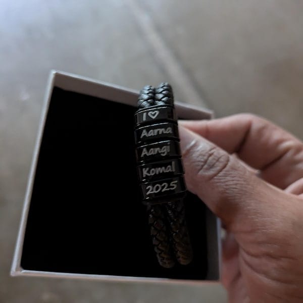 Customer photo review of Bracciale in Pelle con Perle Incise