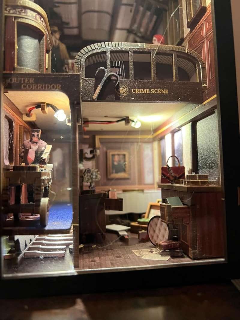 Customer photo review of Book Nook - Mystère dans le Train