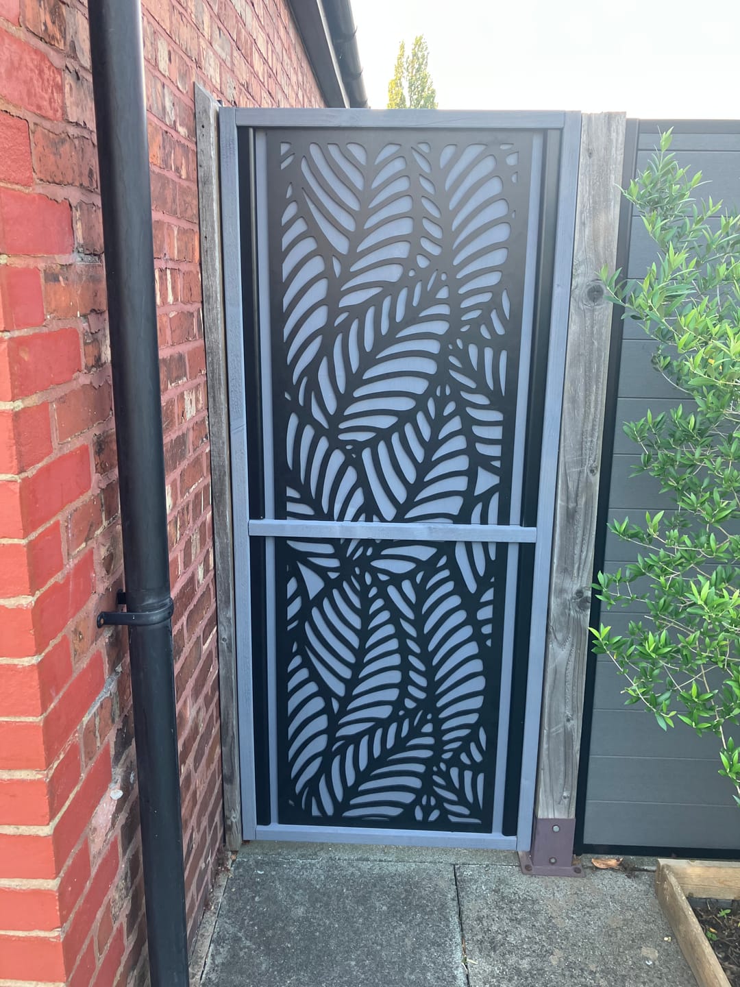 Customer photo review of Black Tropic Palm Decorative Garden Screen