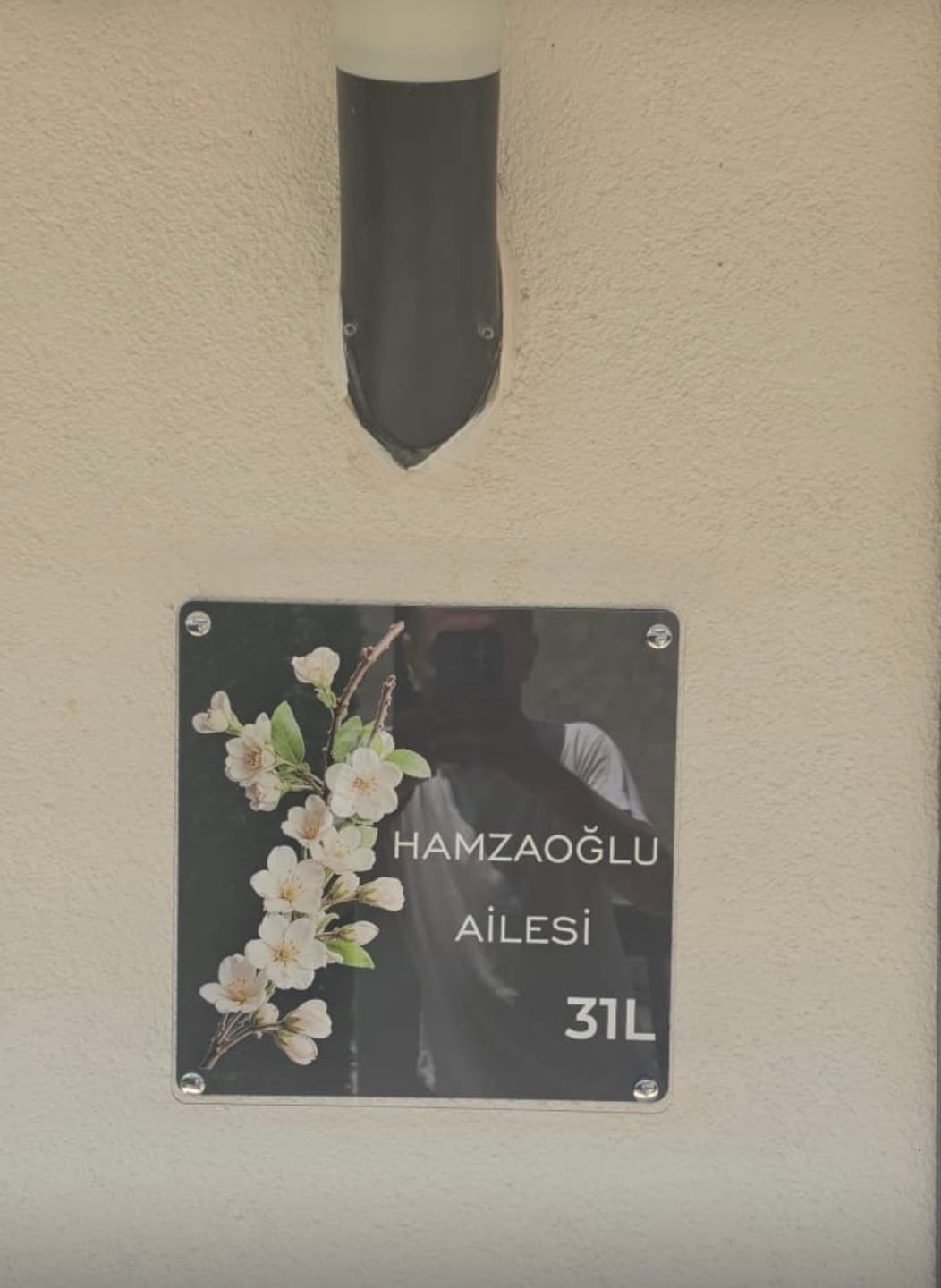 Customer photo review of Kişiye Özel Beyaz Çiçek Dallı Kapı İsimliği