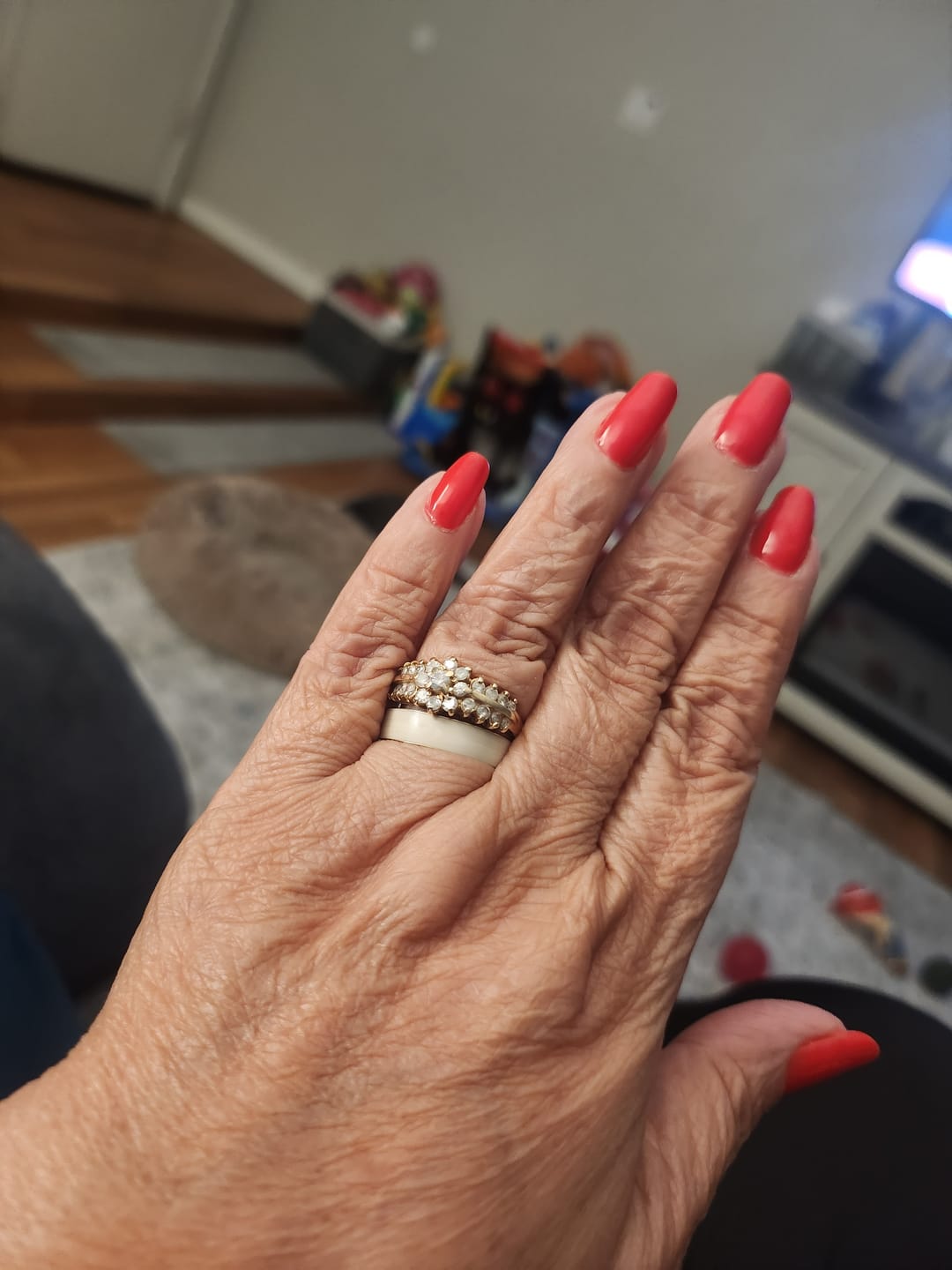 Customer photo review of Sahara White Band Ring