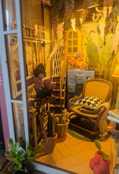 Customer photo review of Book Nook - Serre