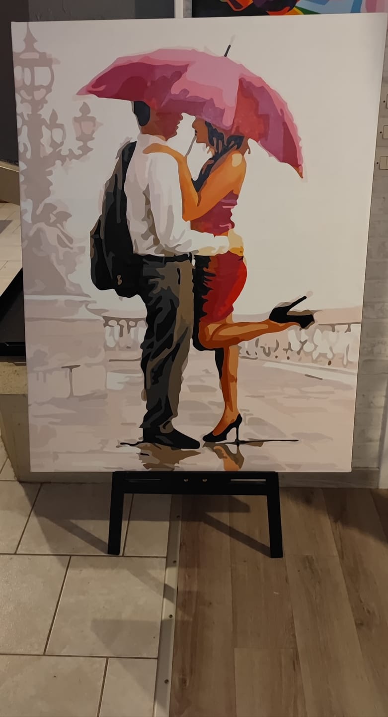 Customer photo review of Homme et femme avec parapluie rouge