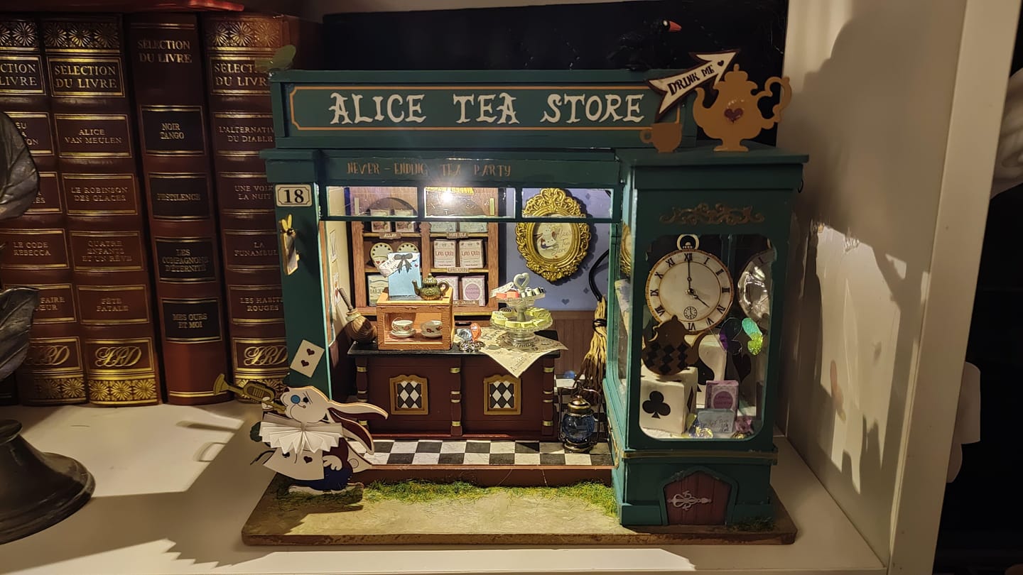 Customer photo review of Maison miniature La Boutique de Thé d'Alice