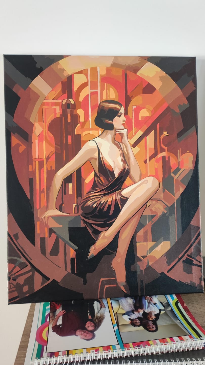 Customer photo review of Femme assise Art Déco