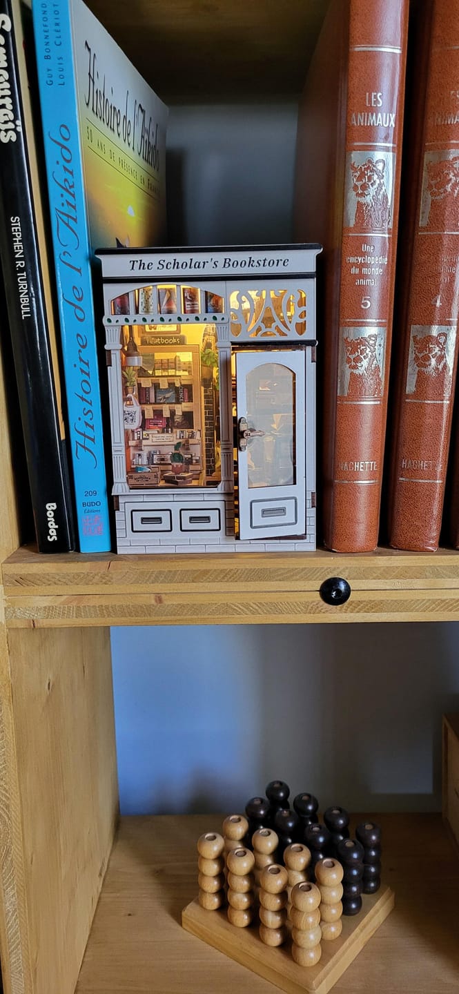 Customer photo review of Book Nook - La Librairie du Savant