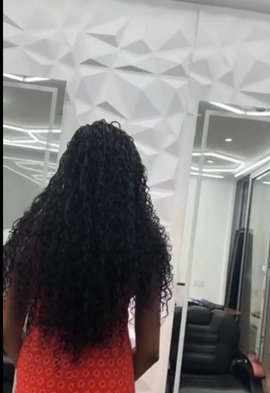 Customer photo review of Wavymy Burmese Curly Feather Crochet Human Hair Boho Braids Time-Saving & Lightweight Hair Extension