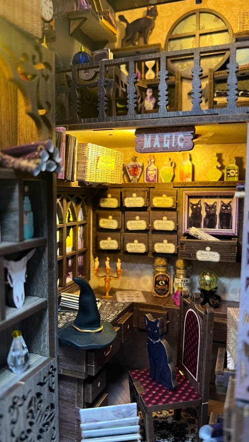 Customer photo review of Book Nook - Le Pharmacien Magique