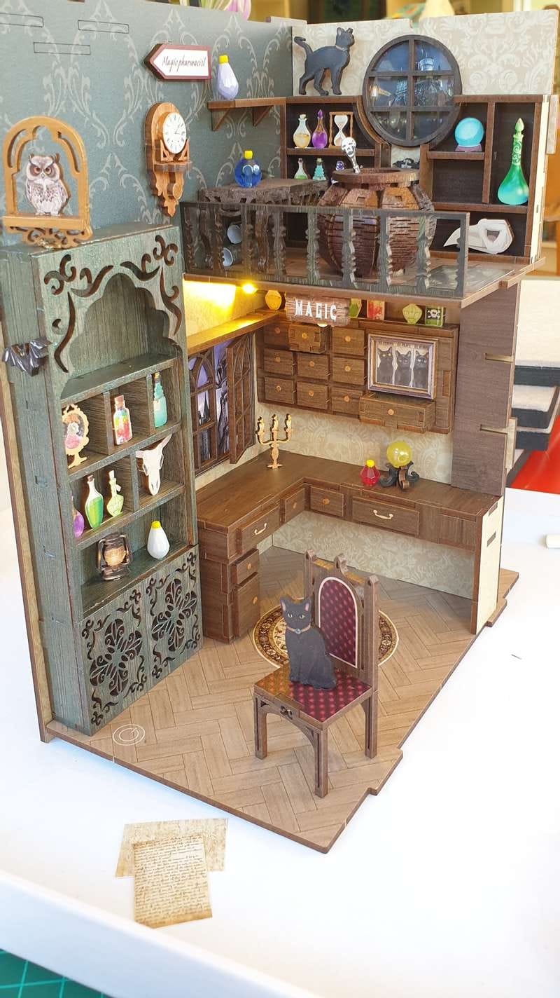 Customer photo review of Book Nook - Le Pharmacien Magique
