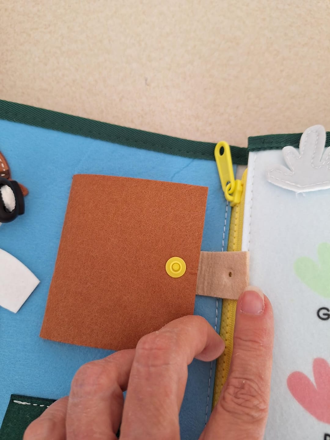 Customer photo review of Busy Board - Libro Montessori