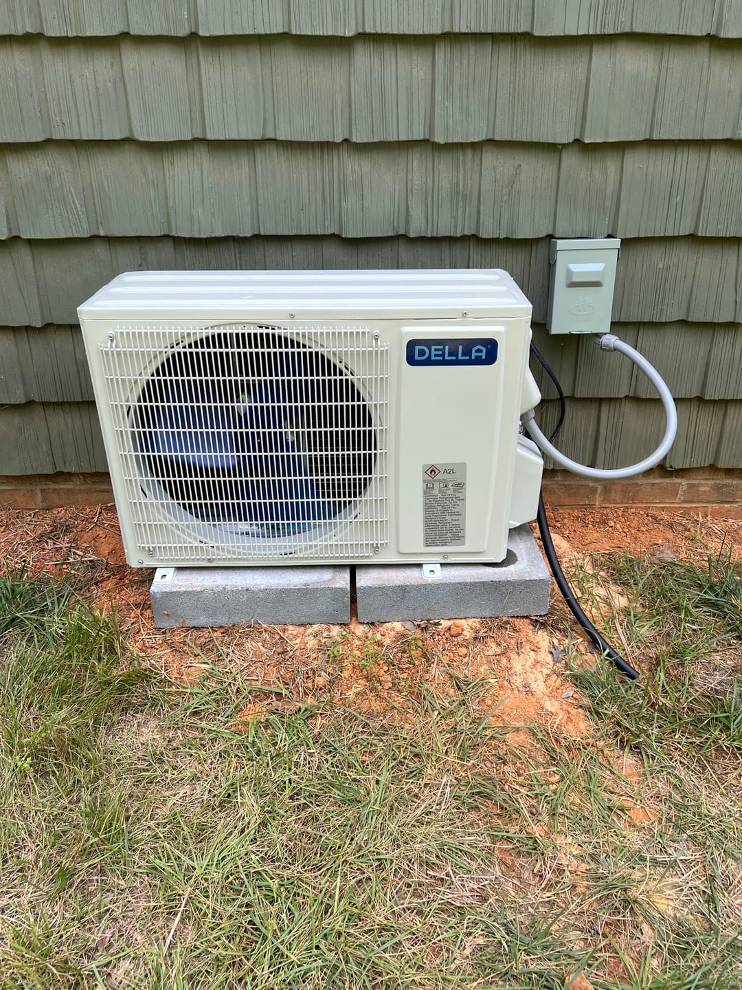 Customer photo review of DELLA Serena Series 18000 BTU 22 SEER2 Mini-Split Heat Pump AC - Up to 1000 Sq.Ft.