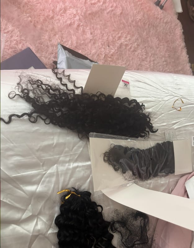 Customer photo review of Wavymy Burmese Curly Feather Crochet Human Hair Boho Braids Time-Saving & Lightweight Hair Extension