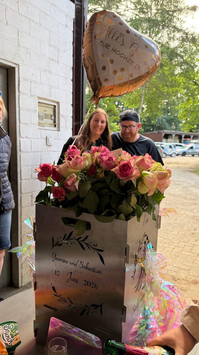 Customer photo review of Feuertonne personalisierbar - Hochzeit - Blumenkranz und Brautpaar