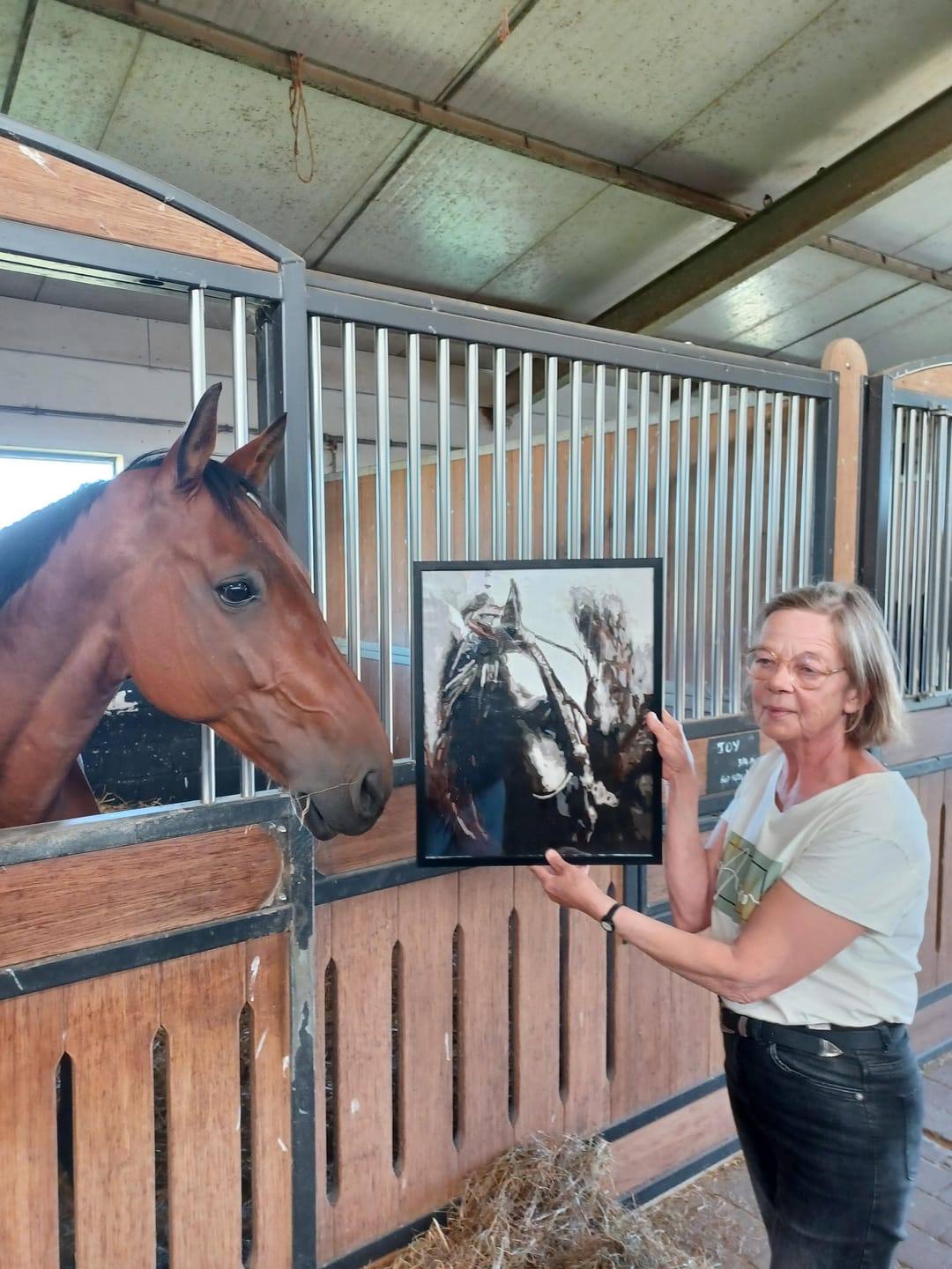 Customer photo review of Cheval Tête baissée