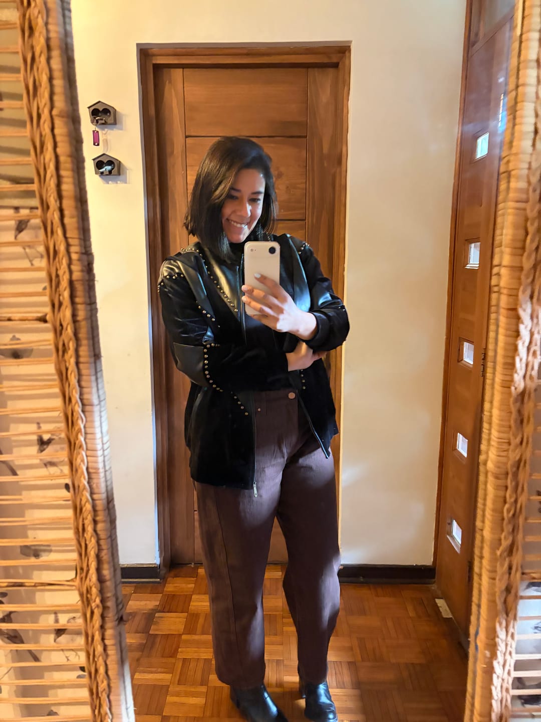 Customer photo review of CHAQUETA V LEATHER NEGRO