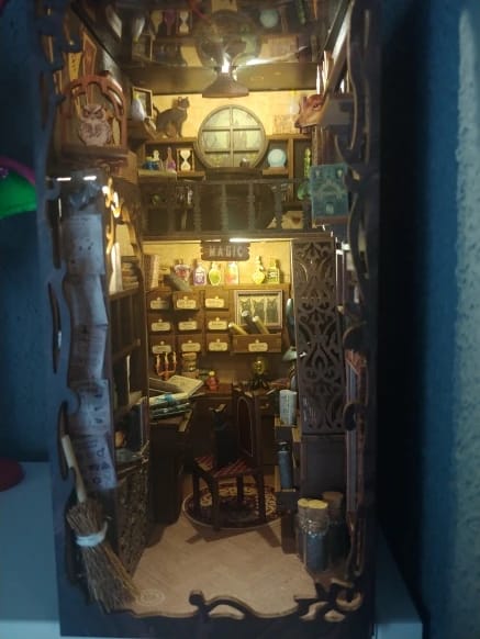 Customer photo review of Book Nook - Le Pharmacien Magique