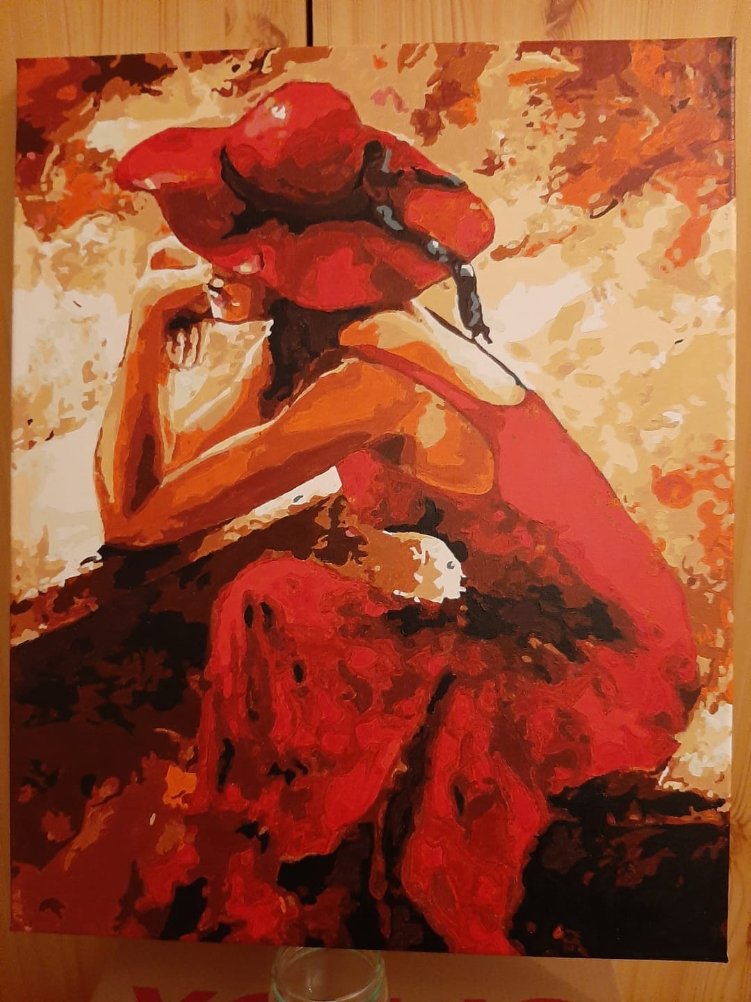 Customer photo review of Femme en Robe et Chapeau rouges