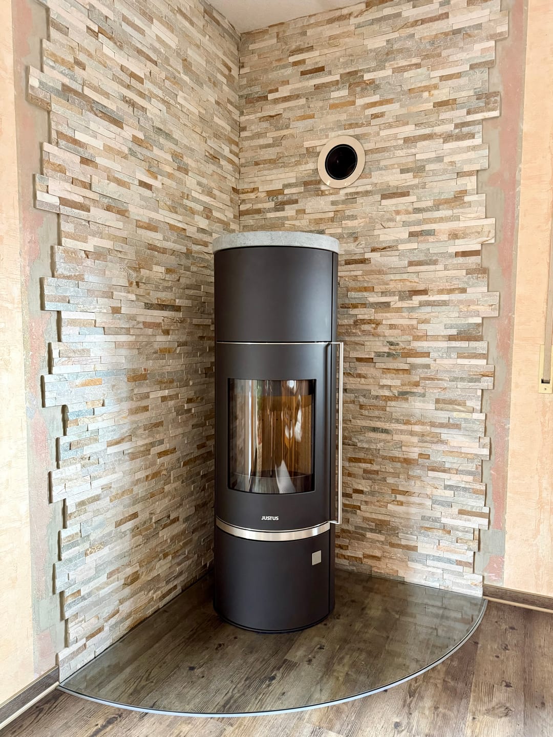 Customer photo review of Glasplatte Kamin, Funkenschutzplatte Glas für Kaminofen - Viertelkreis