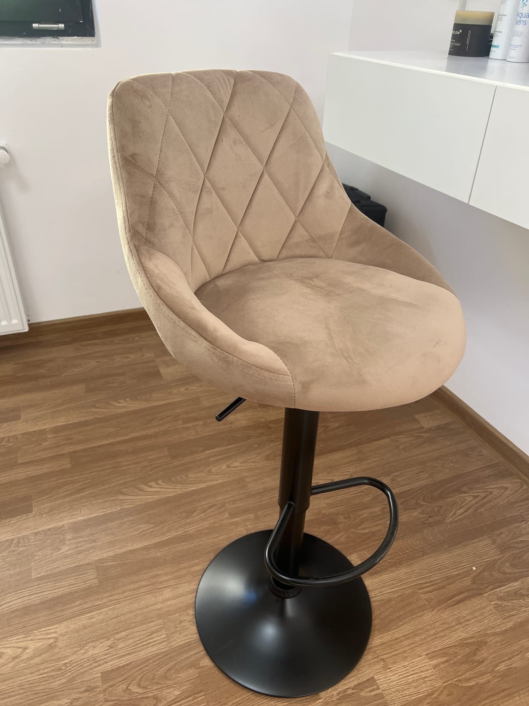Customer photo review of Scaun de bar rotativ H101, bej/negru, stofa catifelata/metal, 47x45x84/106 cm