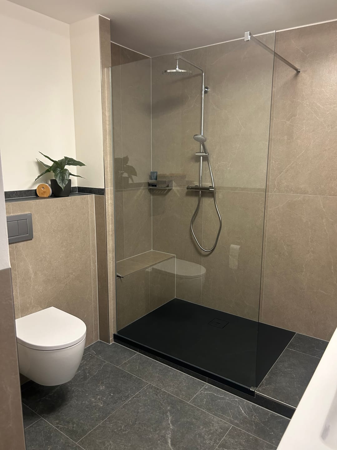 Customer photo review of SONNI Walk In/ Begehbare Dusche Duschabtrennung Duschwand Nano Klarglas Glasstärke 8mm Breite 70-120cm