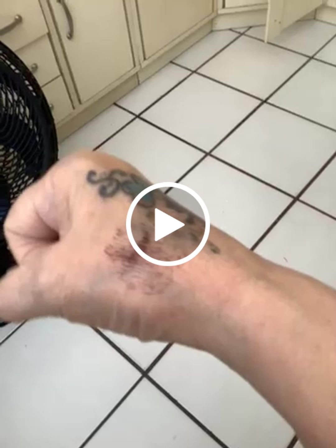 Customer video review of Máscara para Cílios Big No Panda Cherry - Bordô