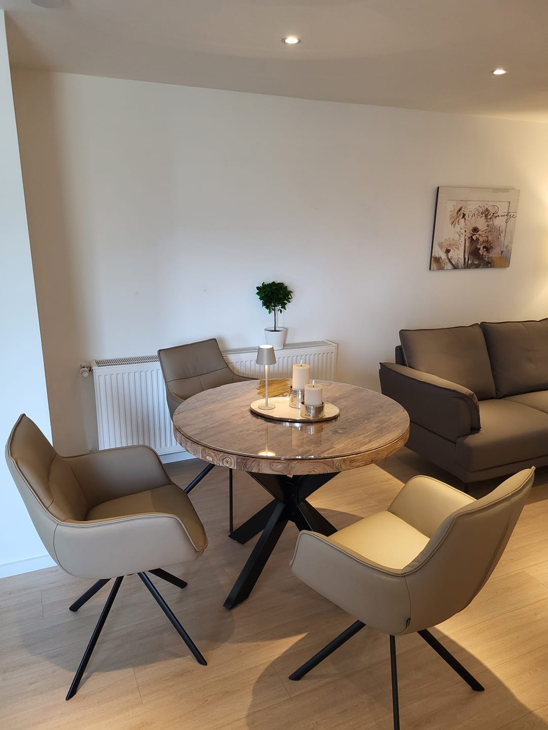Customer photo review of Glasplatte Tisch Sicherheitsglas für Esstisch, Gartentisch, Weinfass - Rund