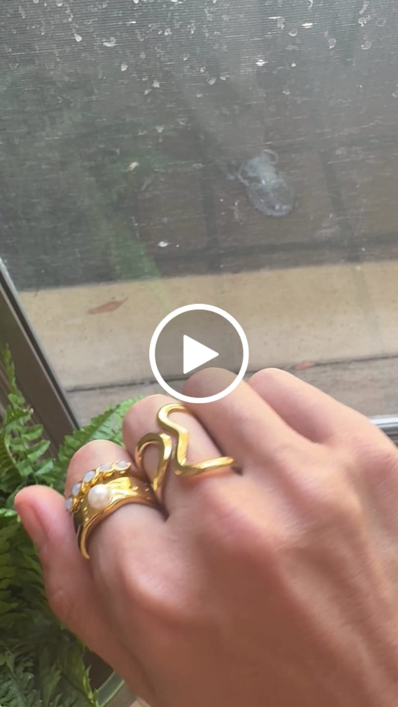 Customer video review of Yana Geometric Twist Ring