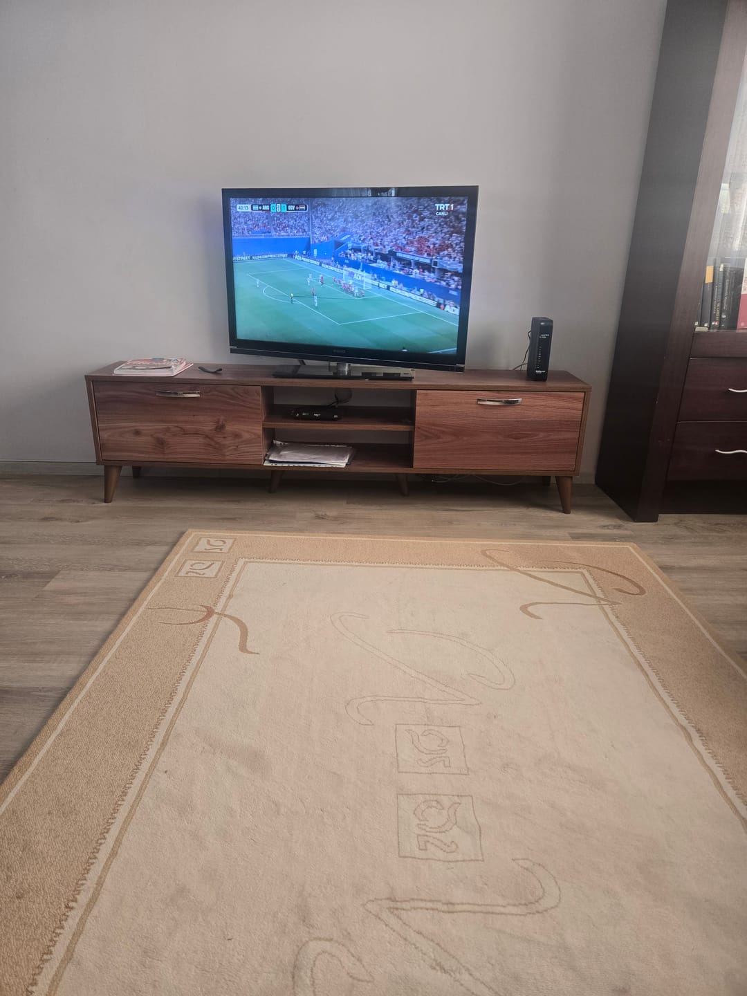 Customer photo review of Rani A9 Tv Ünitesi Modern Ayaklı Tv Sehpası 180 cm Minyatür Ceviz