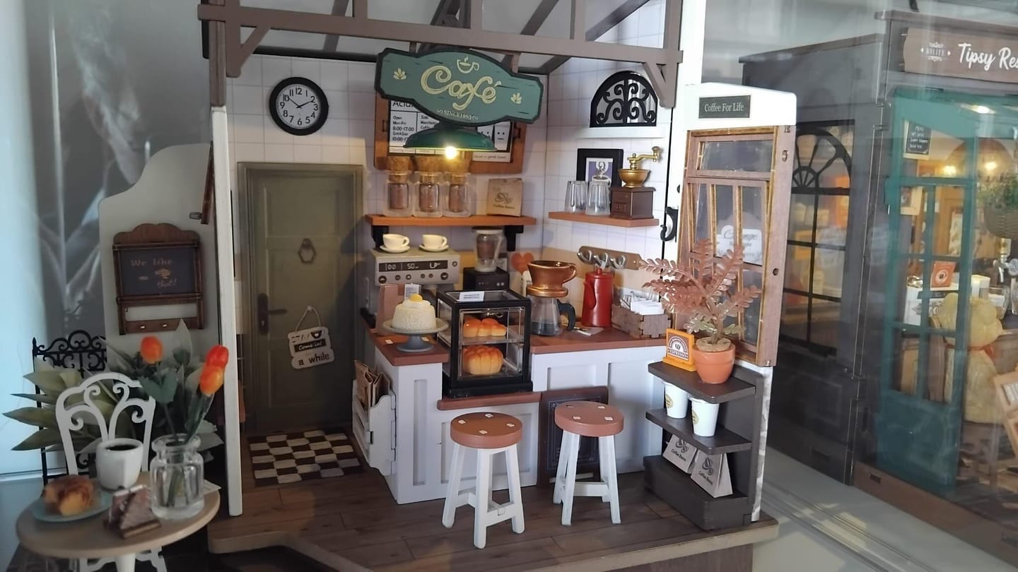 Customer photo review of Maison miniature Café N° 17
