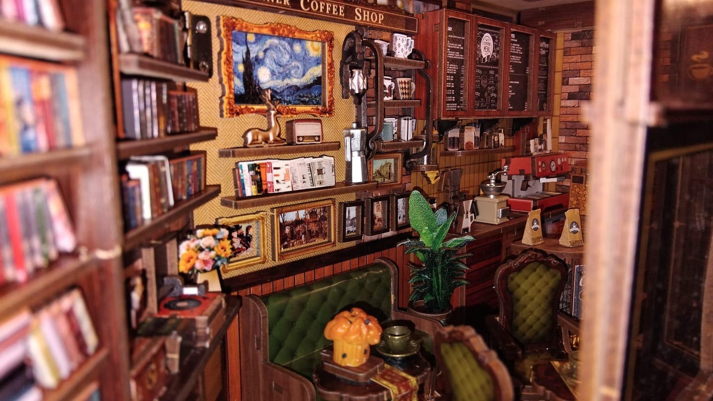 Customer photo review of Maison miniature - Café Littéraire