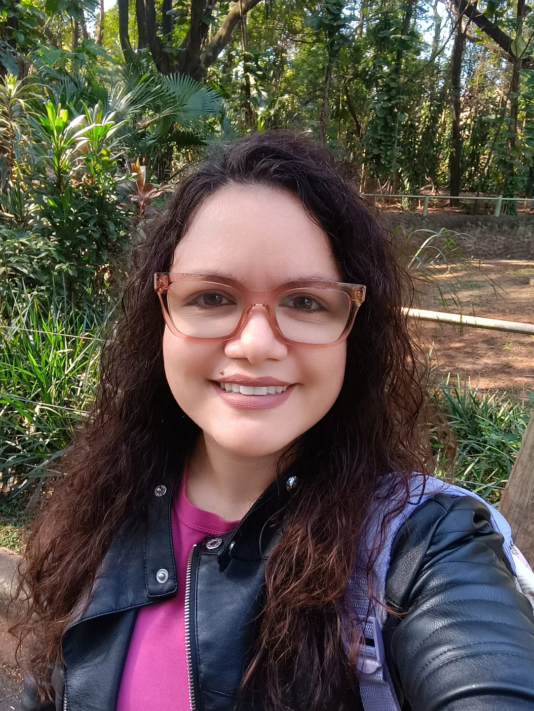Customer photo review of Lapiseira para Olhos Bordô - Cherry - Vizzela